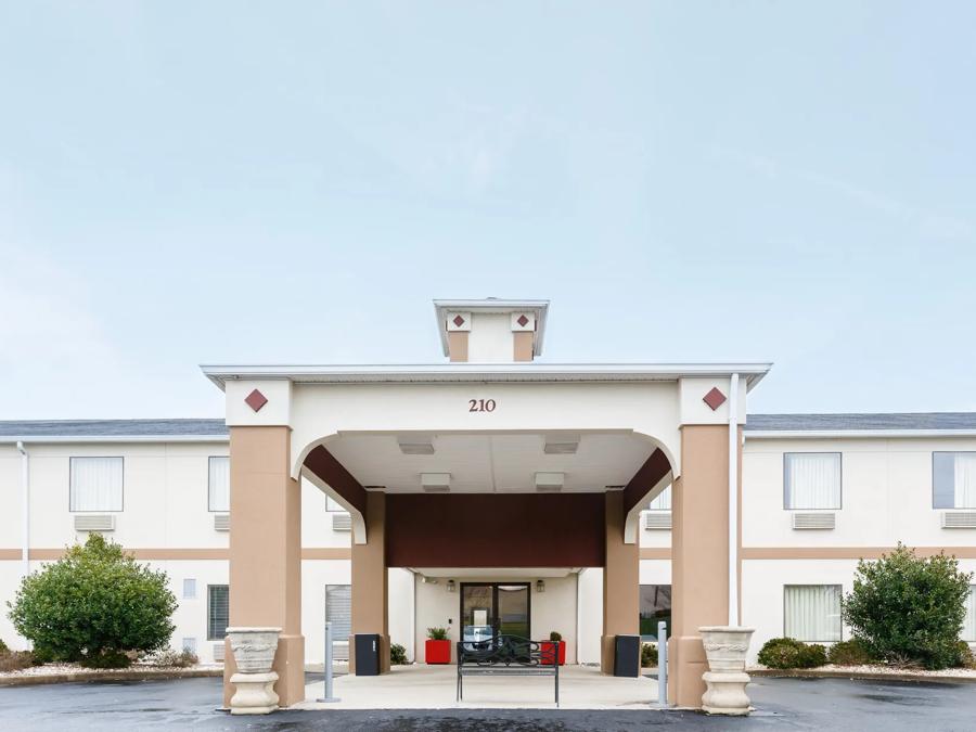 Red Roof PLUS+ Danville, KY Exterior Property Image