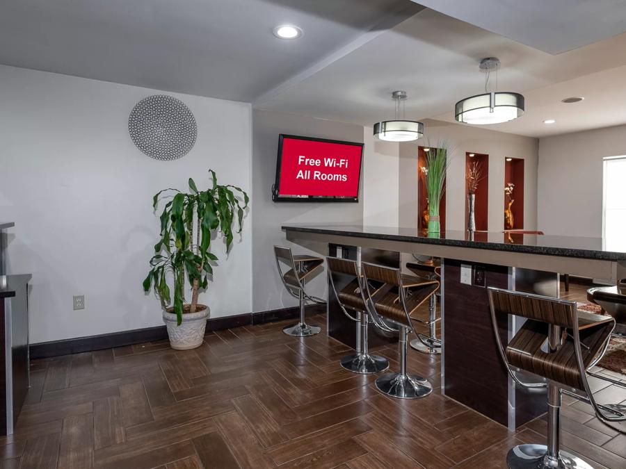 Red Roof Inn Raleigh North-Crabtree Mall/Lenovo Center Lobby Image
