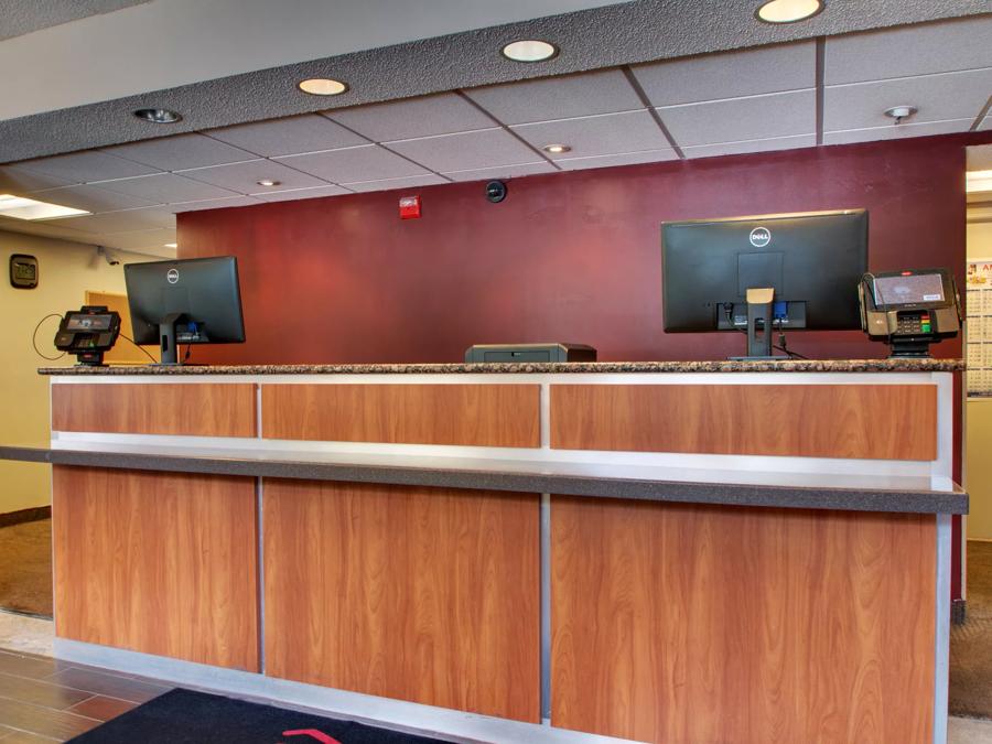 Red Roof Inn St Louis - Westport/ Maryland Heights Front Desk Image