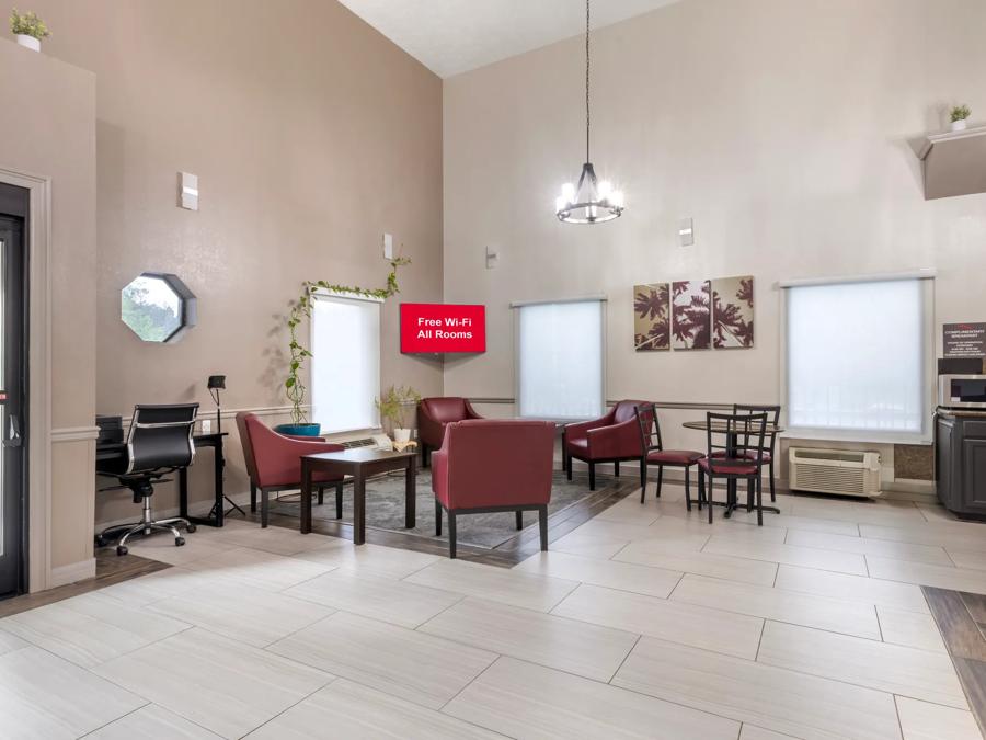 Red Roof Inn & Suites Clinton, MS Lobby Image