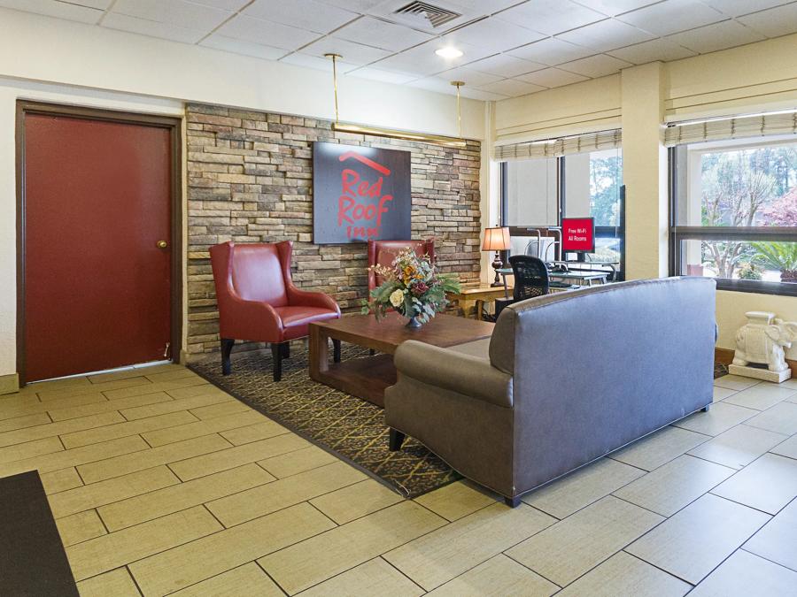 Red Roof Inn Montgomery - Midtown Lobby Sitting Area Image
