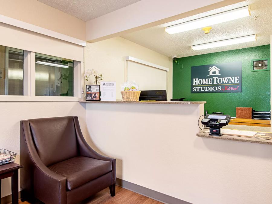HomeTowne Studios Tacoma - Puyallup Front Desk and Lobby Image