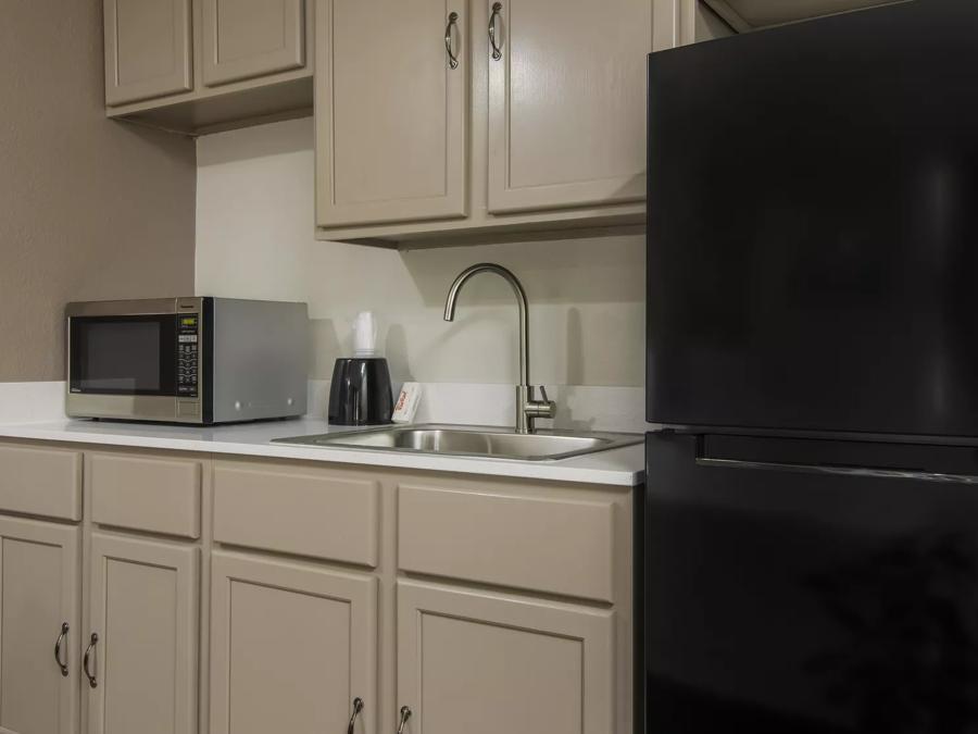 Red Roof Inn & Conference Center Chicago – N Aurora/ Naperville Kitchenette 