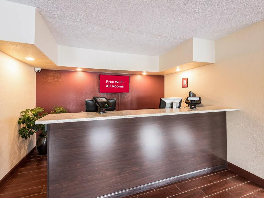 Red Roof Inn Marion, IN Front Desk Image 