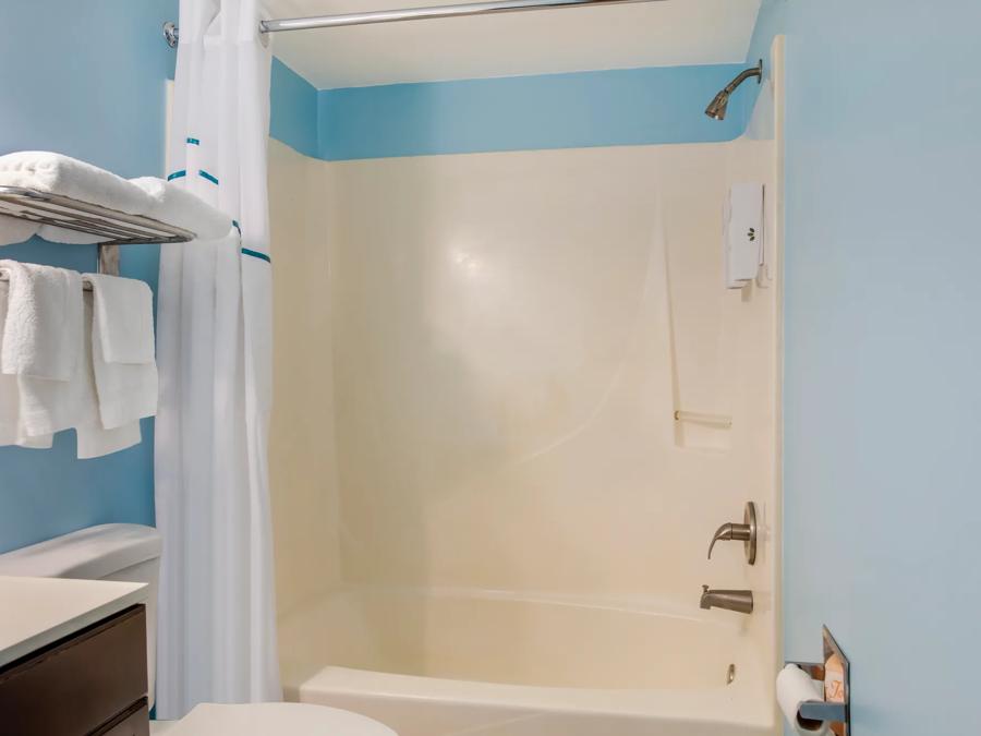 HTS1462_Bathroom 1 PRO Approved 8-21-2024 Image
