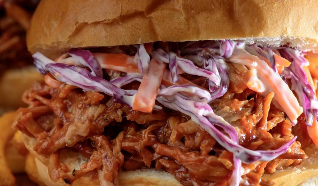 Pulled pork sandwich with coleslaw