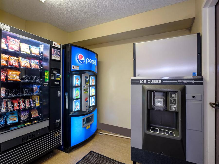 Red Roof Inn Pensacola Fairgrounds Vending Image