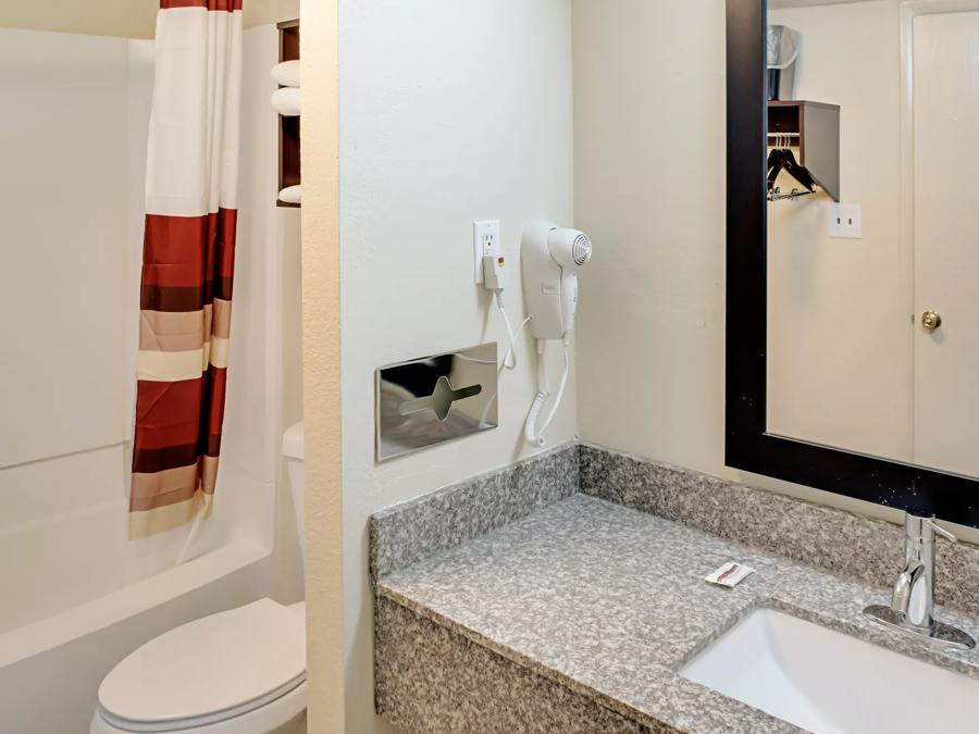 Suite King w/ Jetted Tub Non-Smoking Bathroom Image