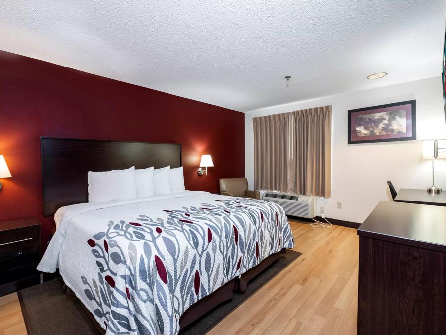 Red Roof Inn Knoxville Central - Papermill Road Superior King Room Image