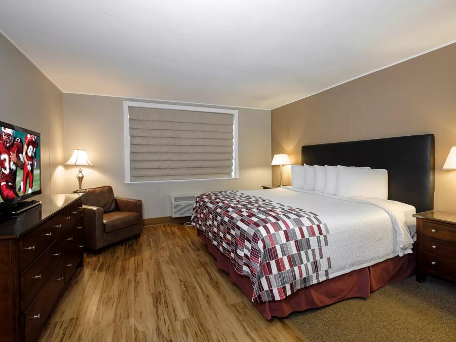 Red Roof Inn & Suites Herkimer Single King Room Image Details