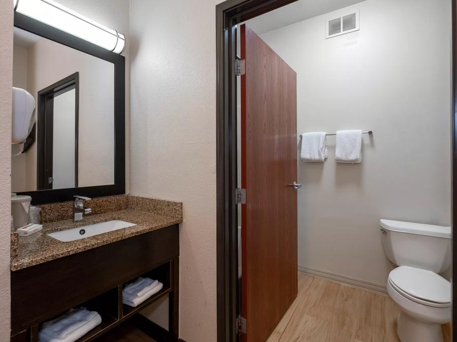 Suite King Smoke Free Bathroom Image