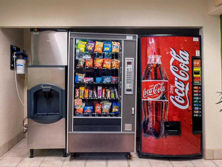 Red Roof Inn Champaign - University Vending Image