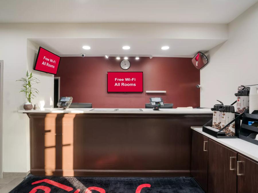 Red Roof Inn & Suites Carrollton, GA–West Georgia Front Desk Image