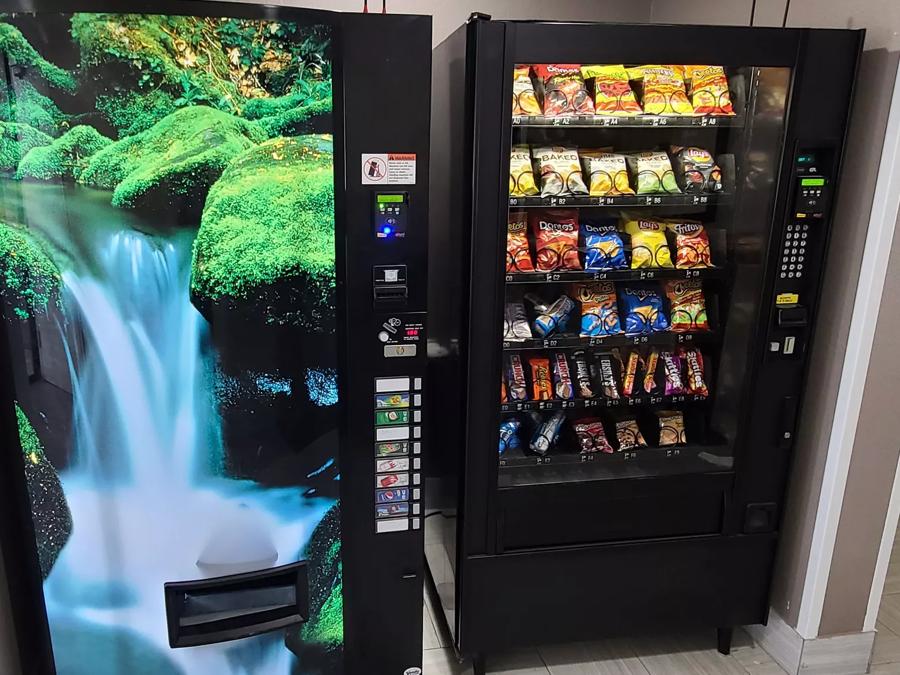 Red Roof Inn Florence, SC Vending Image