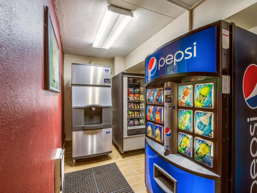 Red Roof Inn Detroit - Plymouth Canton Vending Image