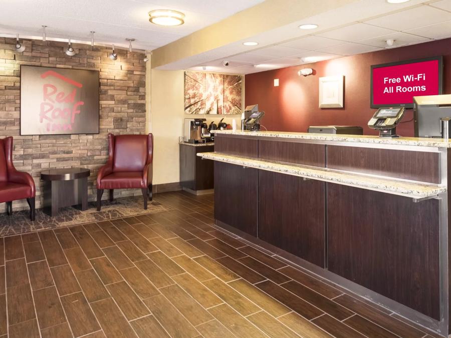 Red Roof Inn Detroit - Royal Oak / Madison Heights Front Desk and Lobby