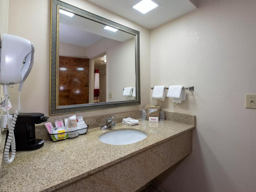  Red Roof Inn & Suites Oxford Suite King Bed with Jetted Tub Bathroom Non-Smoking Image