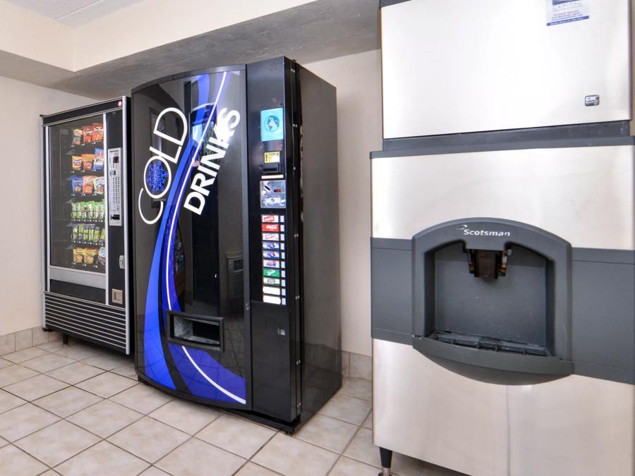 Red Roof Inn Milwaukee Airport Vending Image