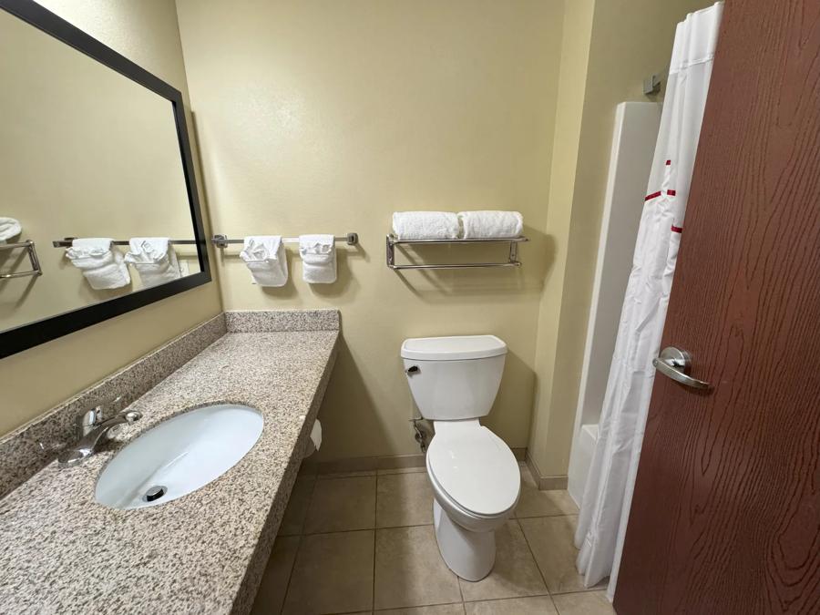 Red Roof Inn Charlestown Bathroom