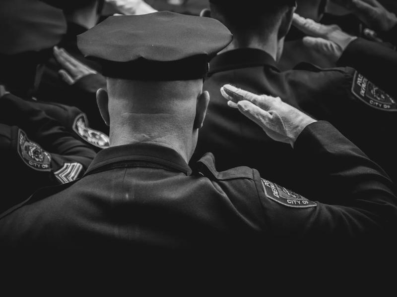 soldiers saluting