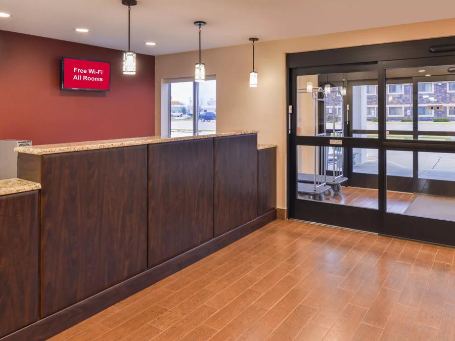 Red Roof Inn & Suites Danville, IL Front Desk Image