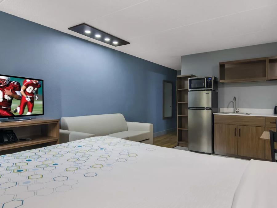 HomeTowne Studios & Conference Center Chicago – N Aurora/ Naperville Studio 1 Full Bed with Sofa Bed Non-Smoking 
