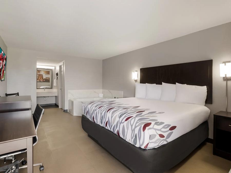 1363-Deluxe-King-Jacuzzi-1 (11.2.22) image