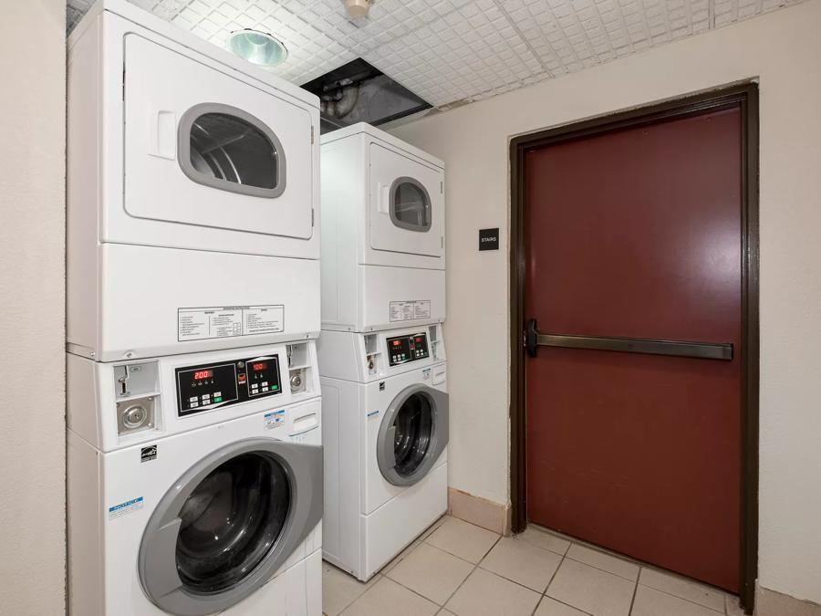 Red Roof Inn & Suites Newnan Laundry Image