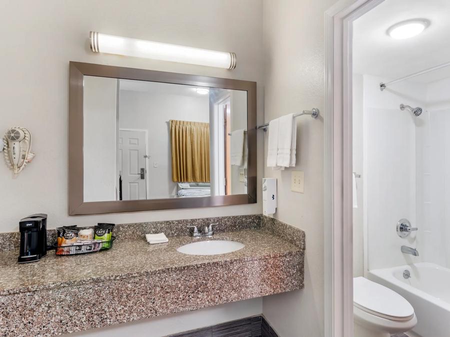 RRI947_Bathroom 1 PRO Approved 5-30-25 Image