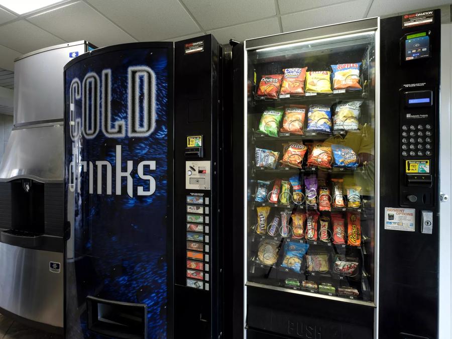 Red Roof Inn & Suites Herkimer Vending Image