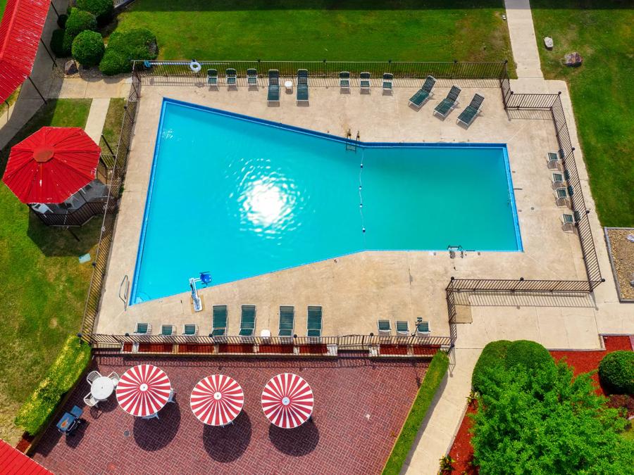 Red Roof Inn Hot Springs Outdoor Swimming Pool Image