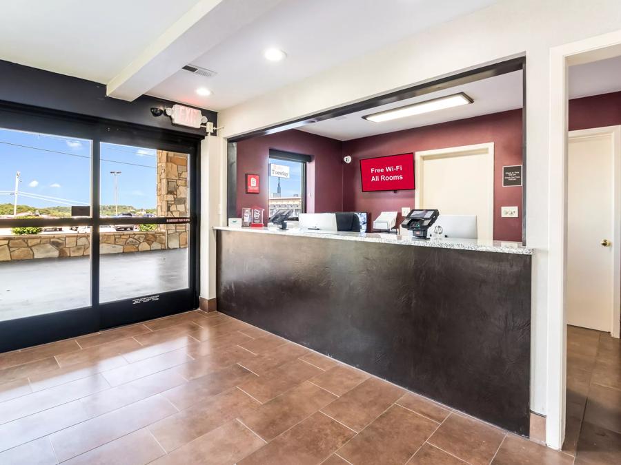 Red Roof Inn Dandridge Front Desk Image