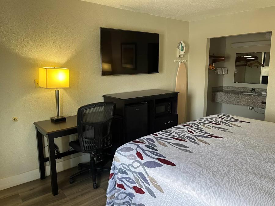 Red Roof Inn Kimball, TN - I-24 Room Amenities Image