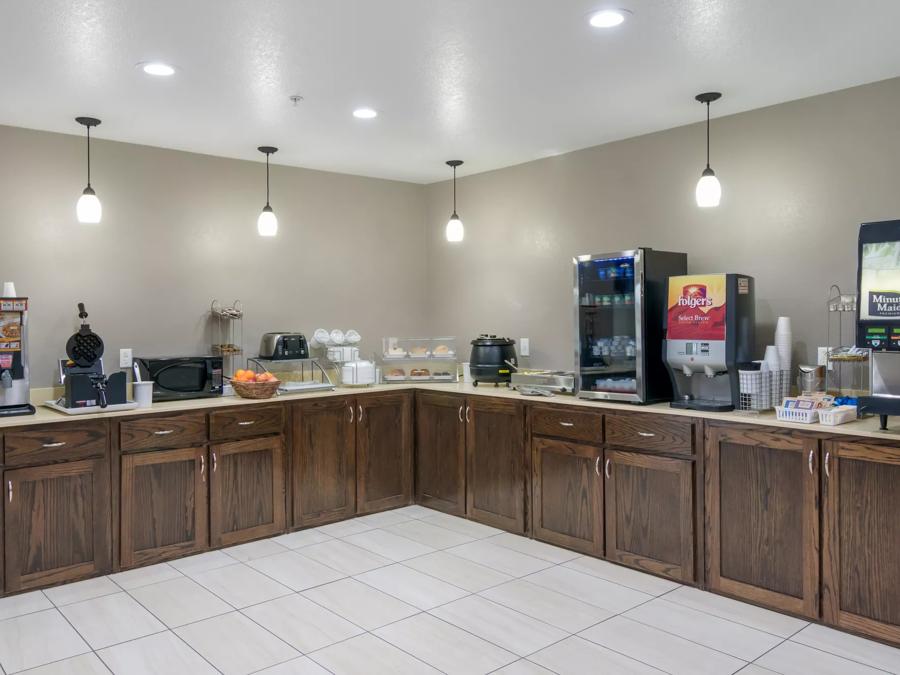 Red Roof PLUS+ Fort Worth - Burleson Breakfast Area Image