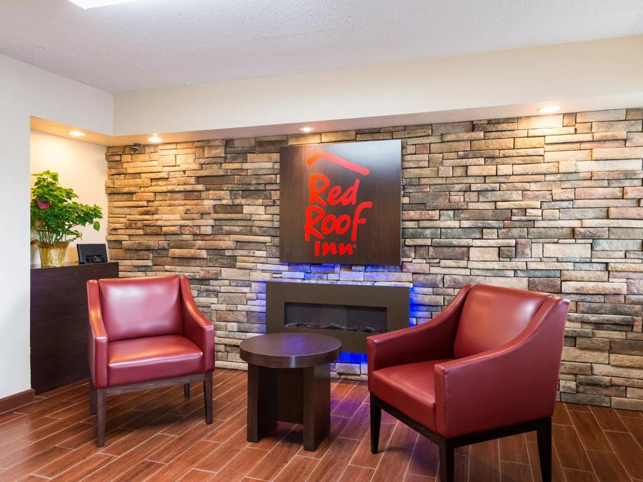 Red Roof Inn Marion, IN Lobby Sitting Area Image 