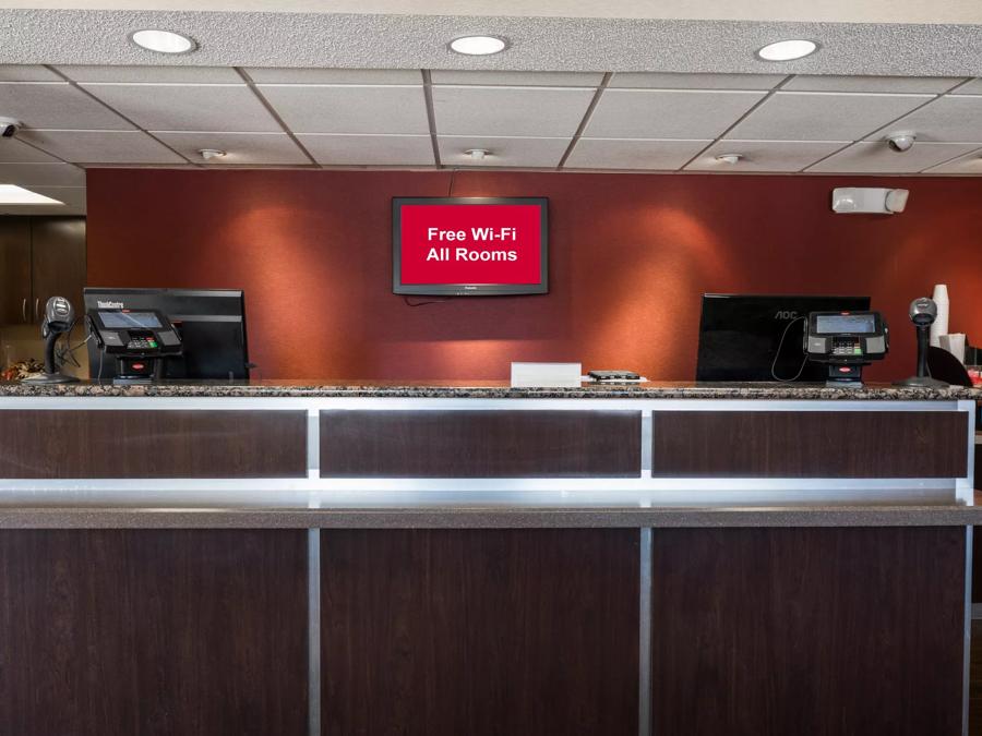 Red Roof Inn West Monroe Front Desk and Lobby Image