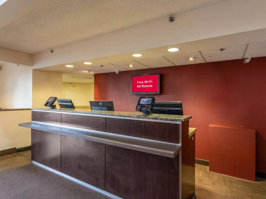 Red Roof Plus+ El Paso East Front Desk Image