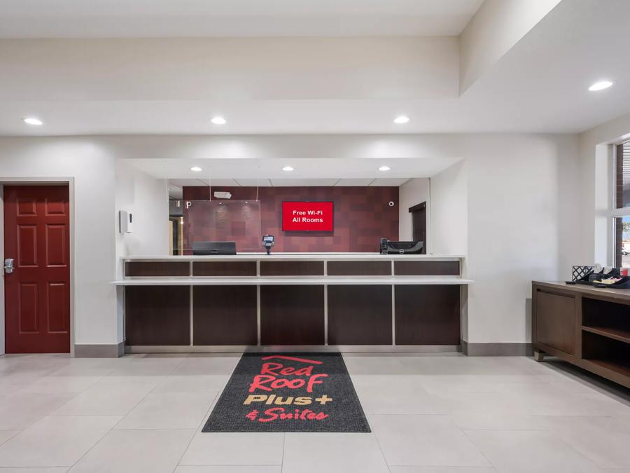 Red Roof PLUS+ & Suites Birmingham - Bessemer Front Desk Image