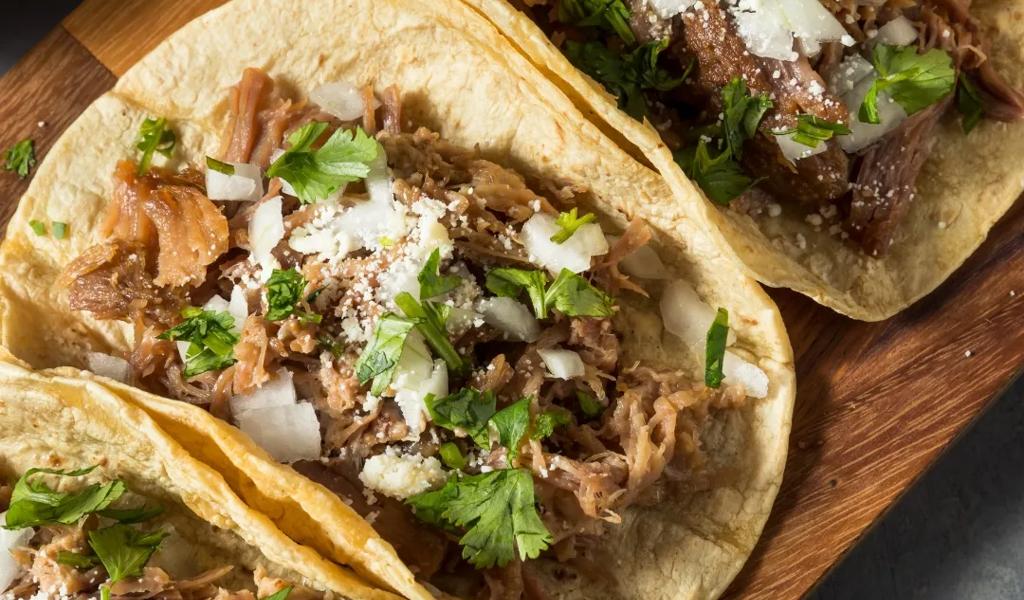 Tacos with cilantro and onion