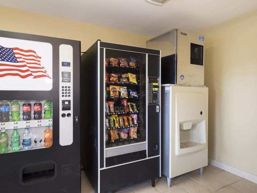 Red Roof Inn Columbus Northeast - Westerville Vending Image