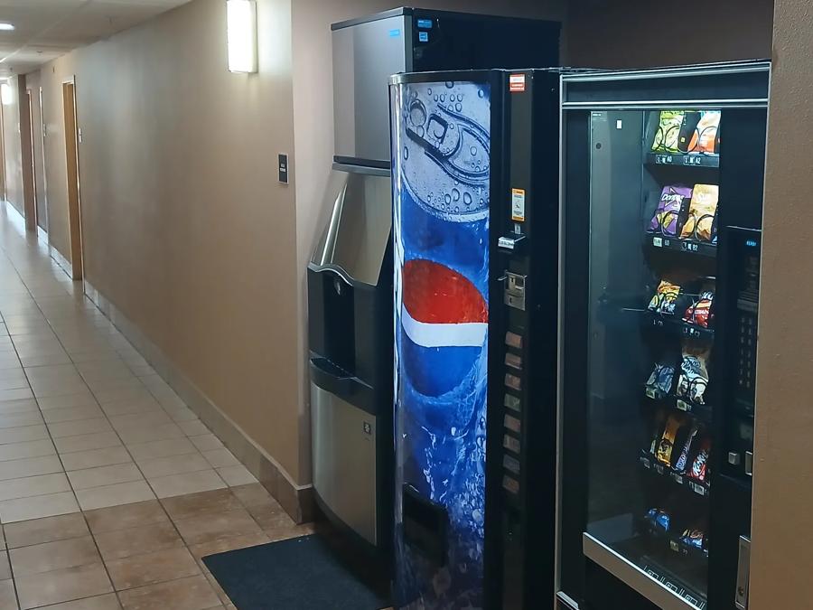 Red Roof Inn & Suites Houma Vending Image