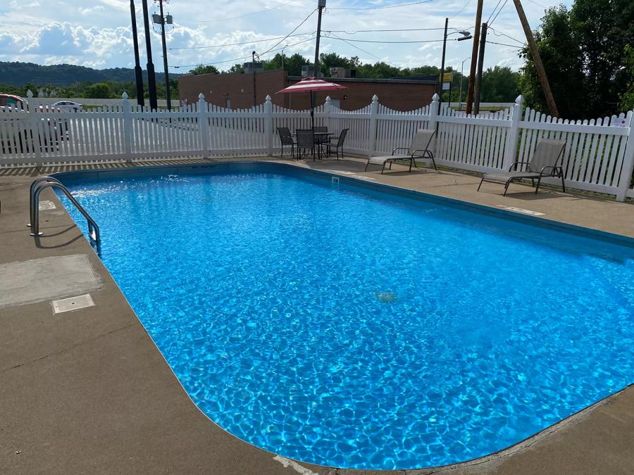 Red Roof Inn Portsmouth - Wheelersburg, OH Outdoor Pool Image