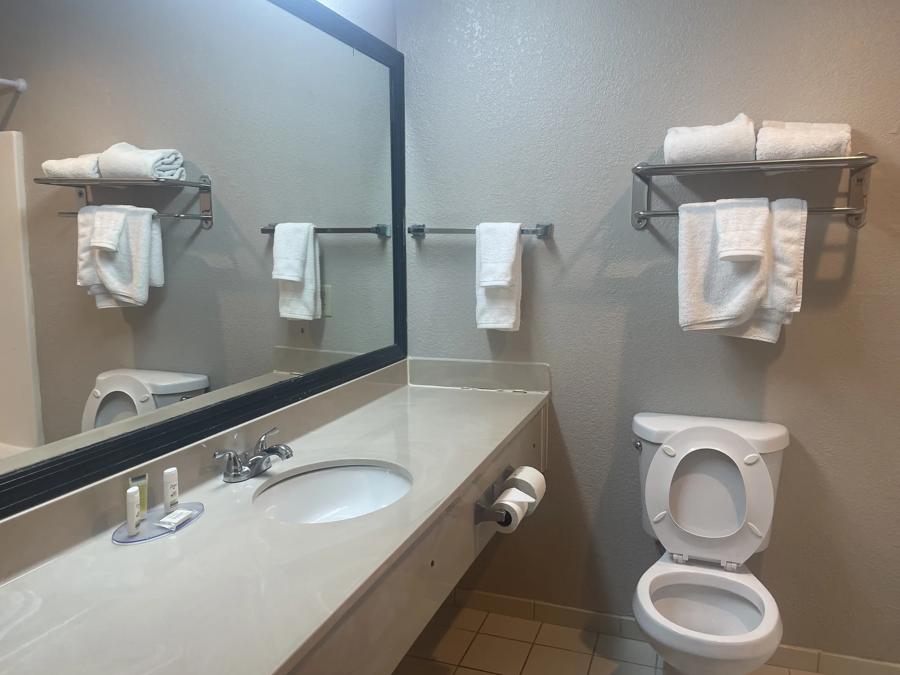 RRI1580_Bathroom 1 TEMP Approved 12-22-25 Image