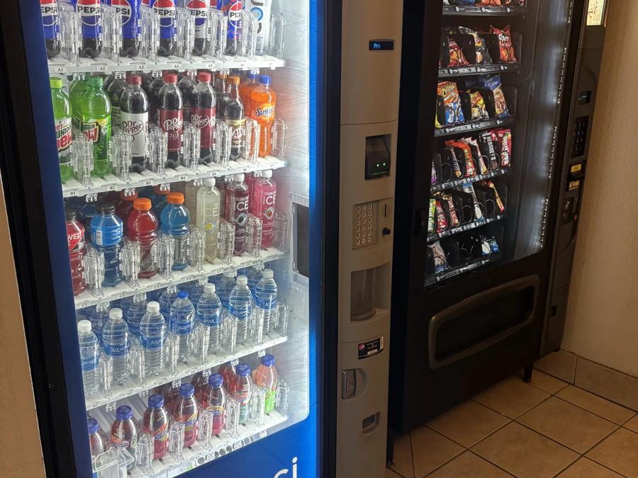 Red Roof Inn & Suites Hammond, IN Vending Image