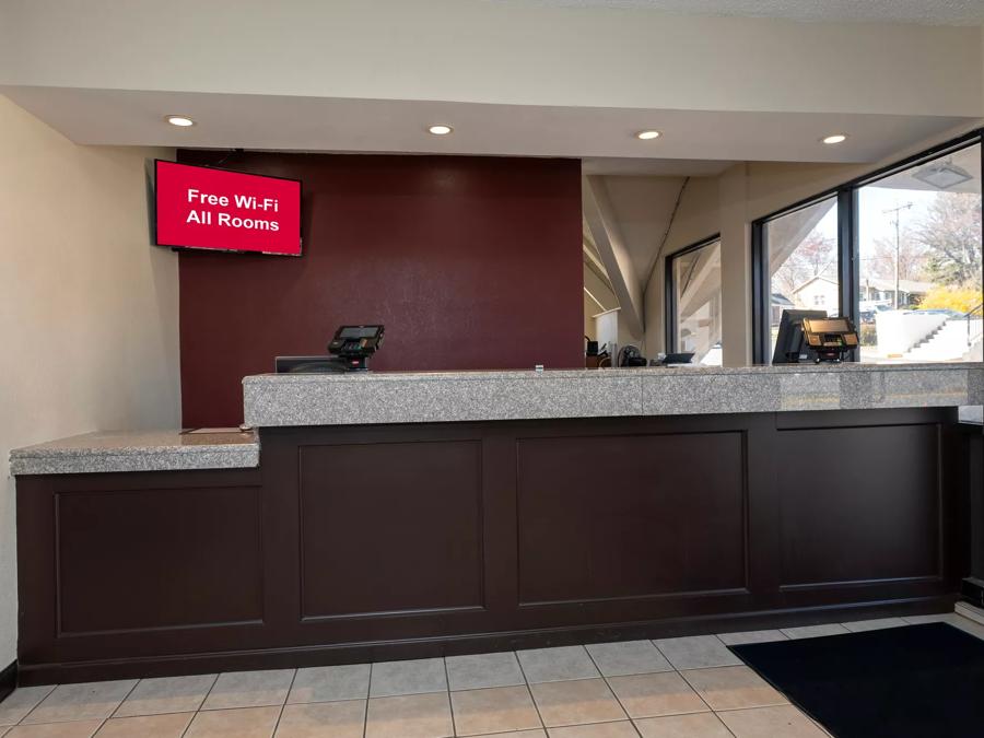 Red Roof Inn Warrenton Front Desk Image