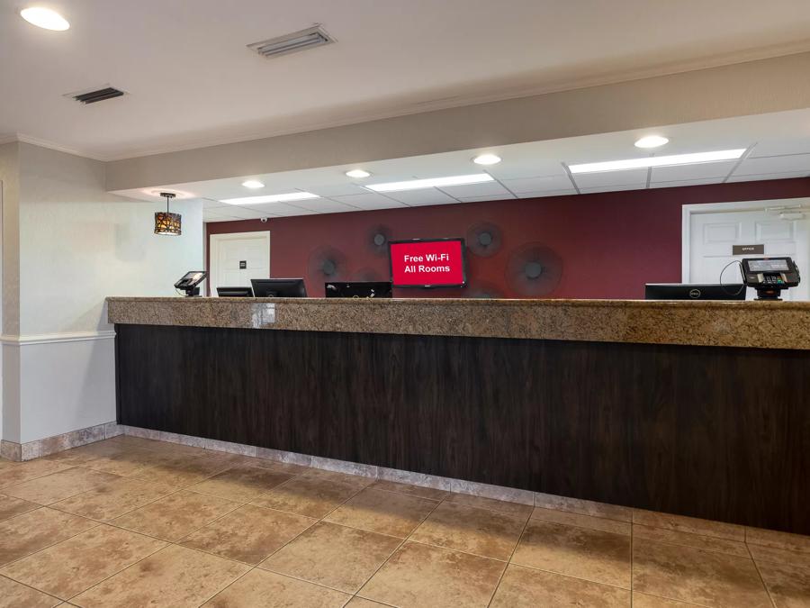 Red Roof Inn Dothan Front Desk Image