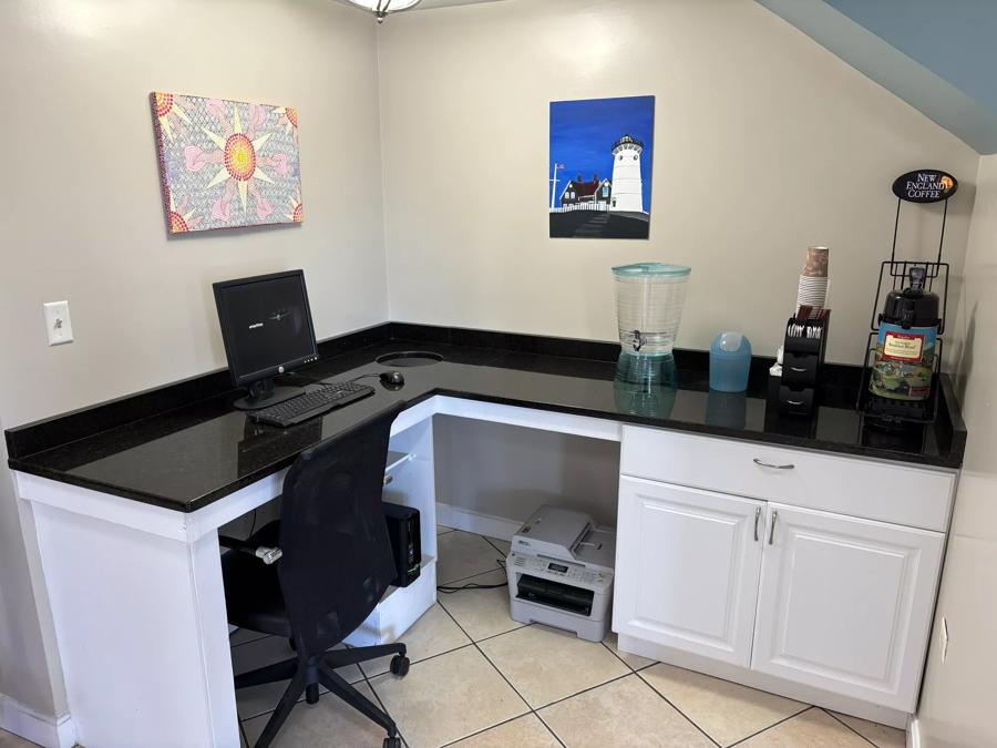 Admiralty Inn & Suites - a Red Collection Hotel Business Center Image