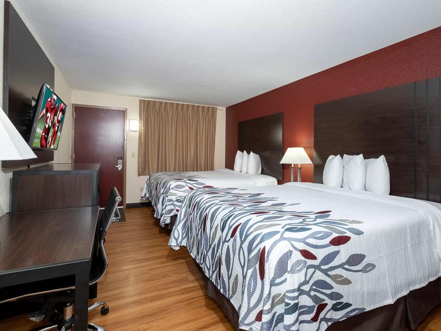 Red Roof Inn Freehold Superior 2 Queen Beds Smoke Free Image 