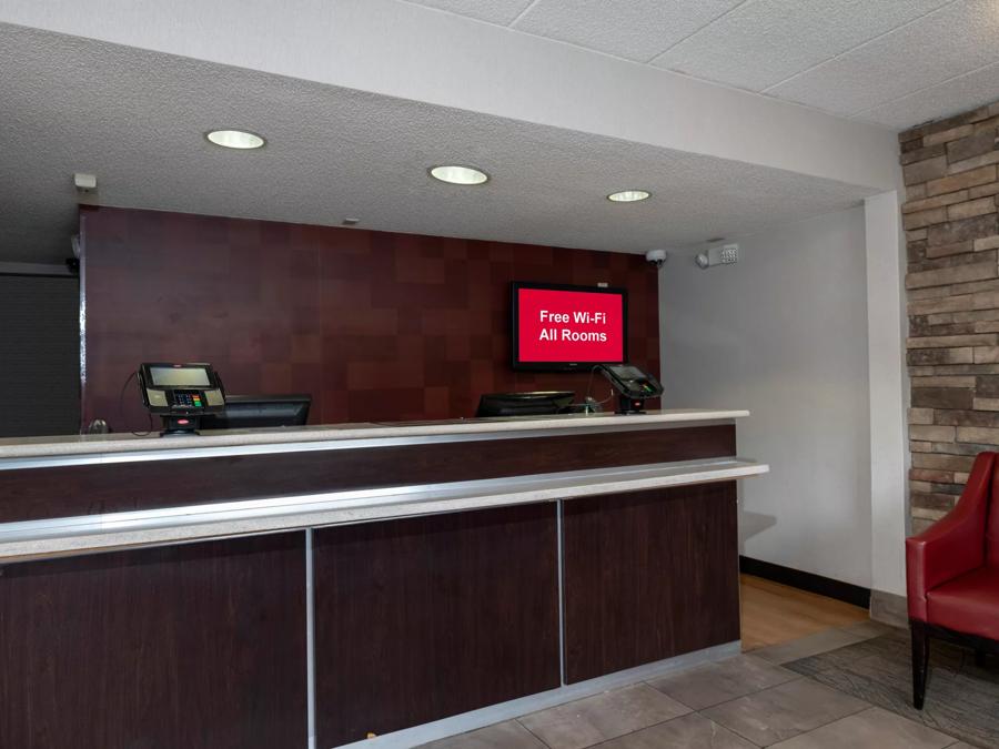 Red Roof Inn Washington DC - Lanham Front Desk