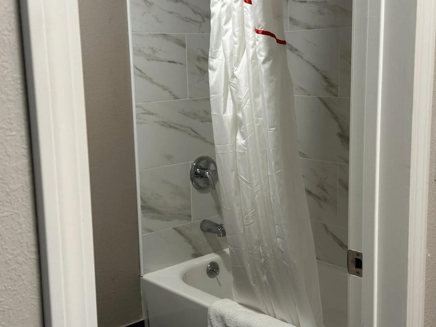 Suite King Non-Smoking Bathroom